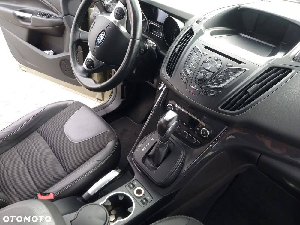 Ford Kuga 2.0 TDCi 4x4 Titanium - 24