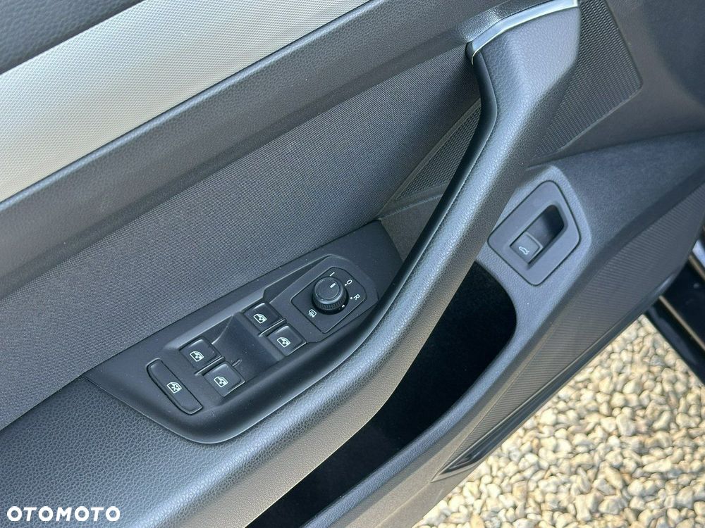 Volkswagen Passat - 16