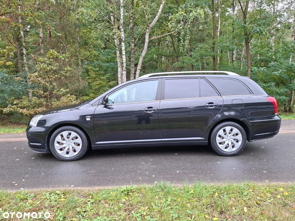 Toyota Avensis 2.0 D-4D Sol - 2