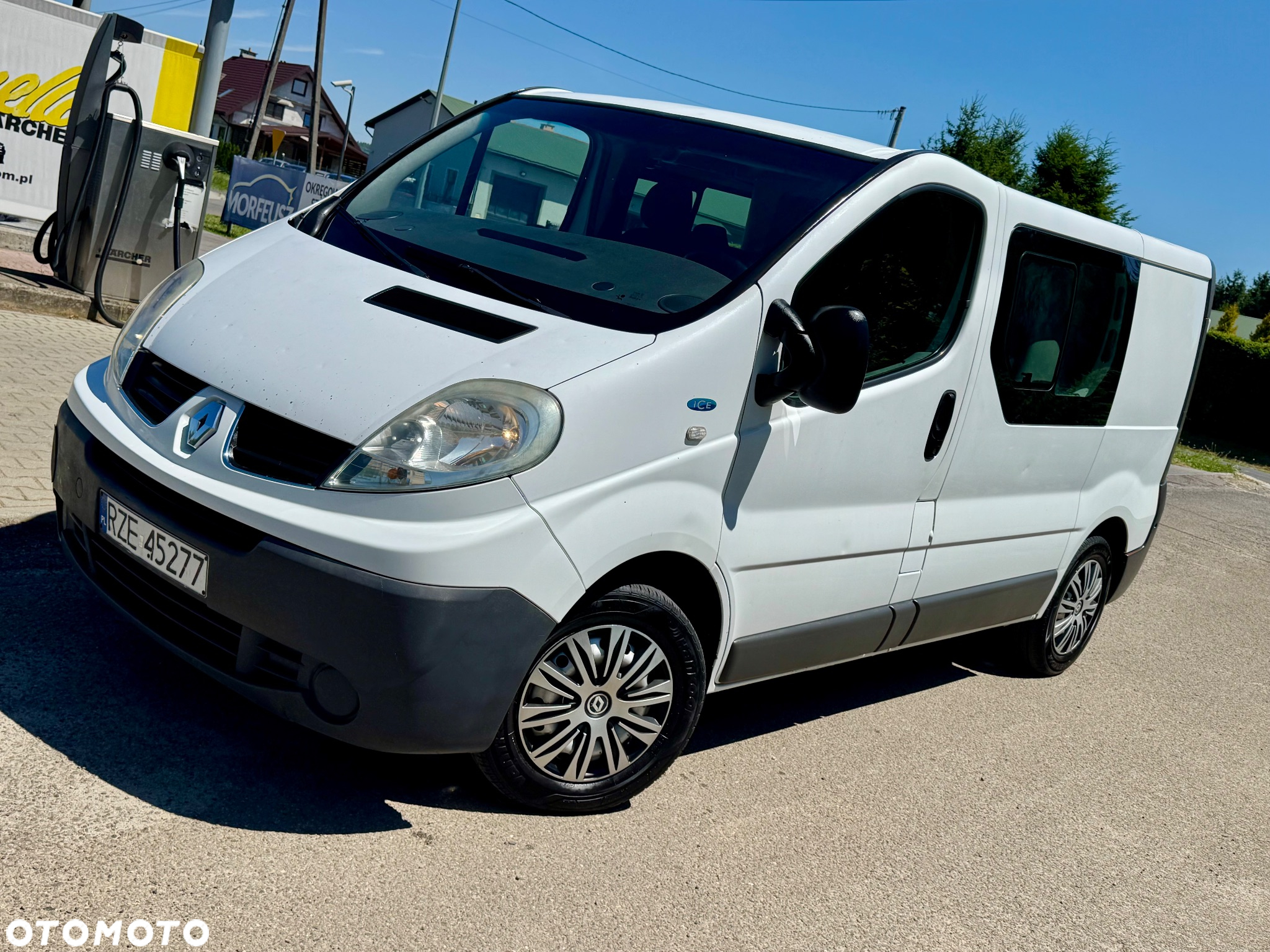 Renault TRAFIC - 2