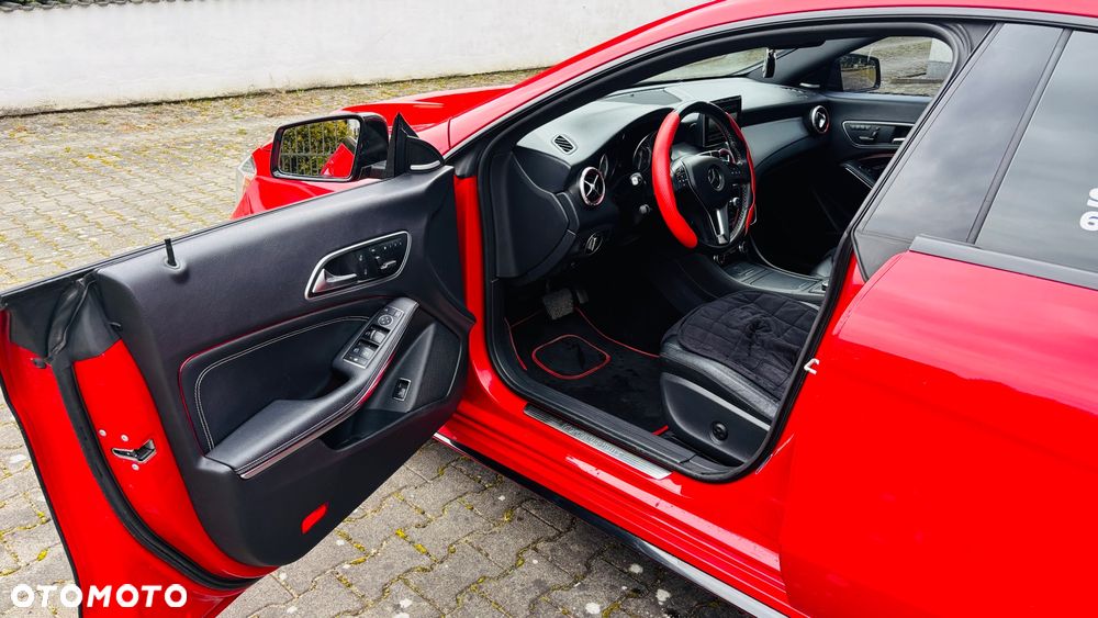 Mercedes-Benz CLA 250 4Matic 7G-DCT AMG Line - 14