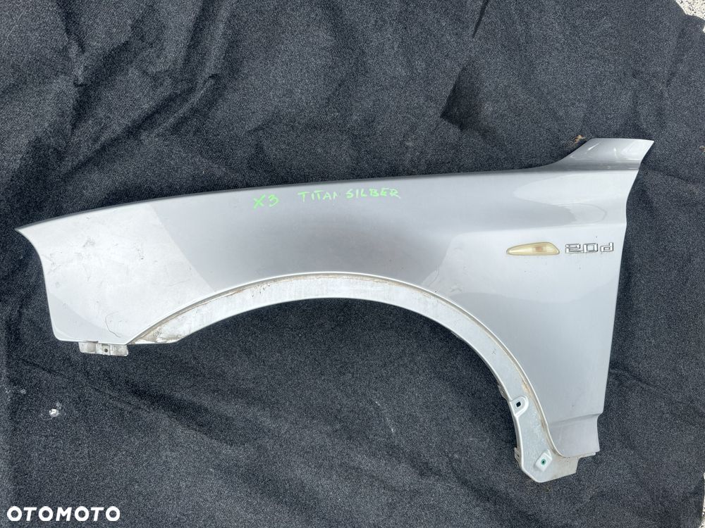 BMW X3 E83 2.0 PRZED LIFT TITANSILBER  BLOTNIK PRZOD PRAWY LEWY - 1