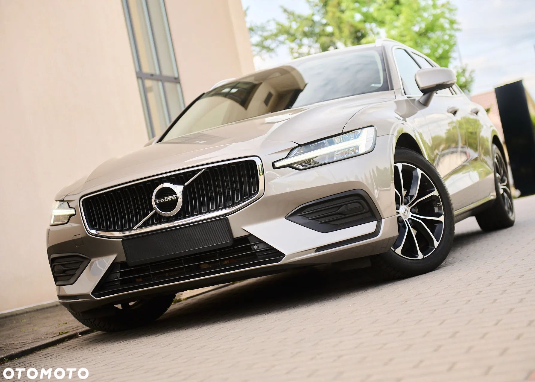 Volvo V60 D3 Momentum Pro - 1