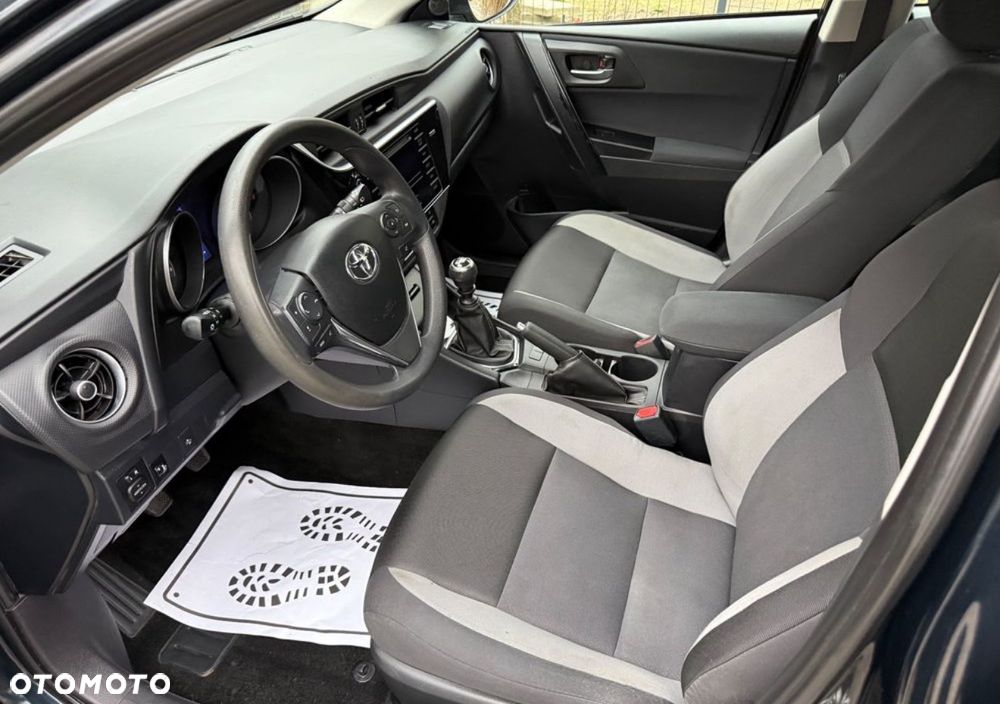 Toyota Auris 1.33 Dual-VVT-i - 16