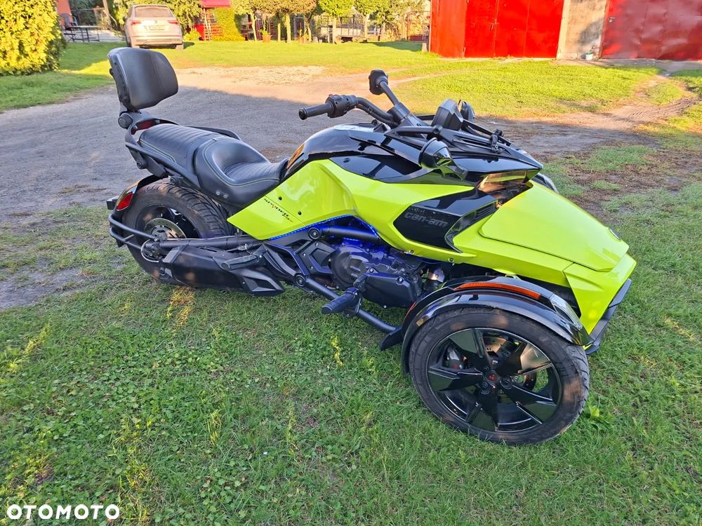 Can-Am Spyder - 10