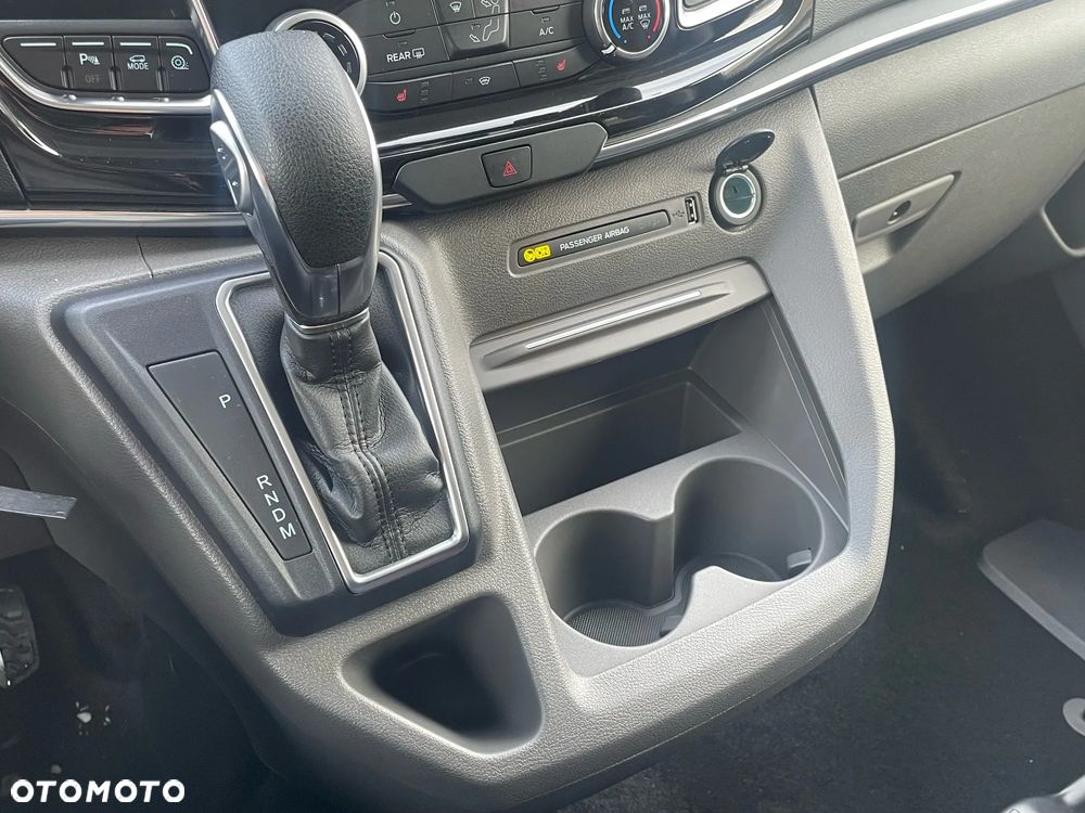 Ford Tourneo Custom - 12