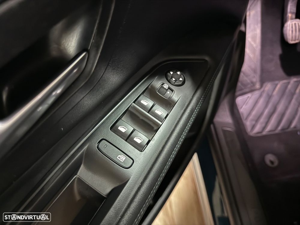 Peugeot 3008 PureTech 130 Stop & Start GPF Allure - 29