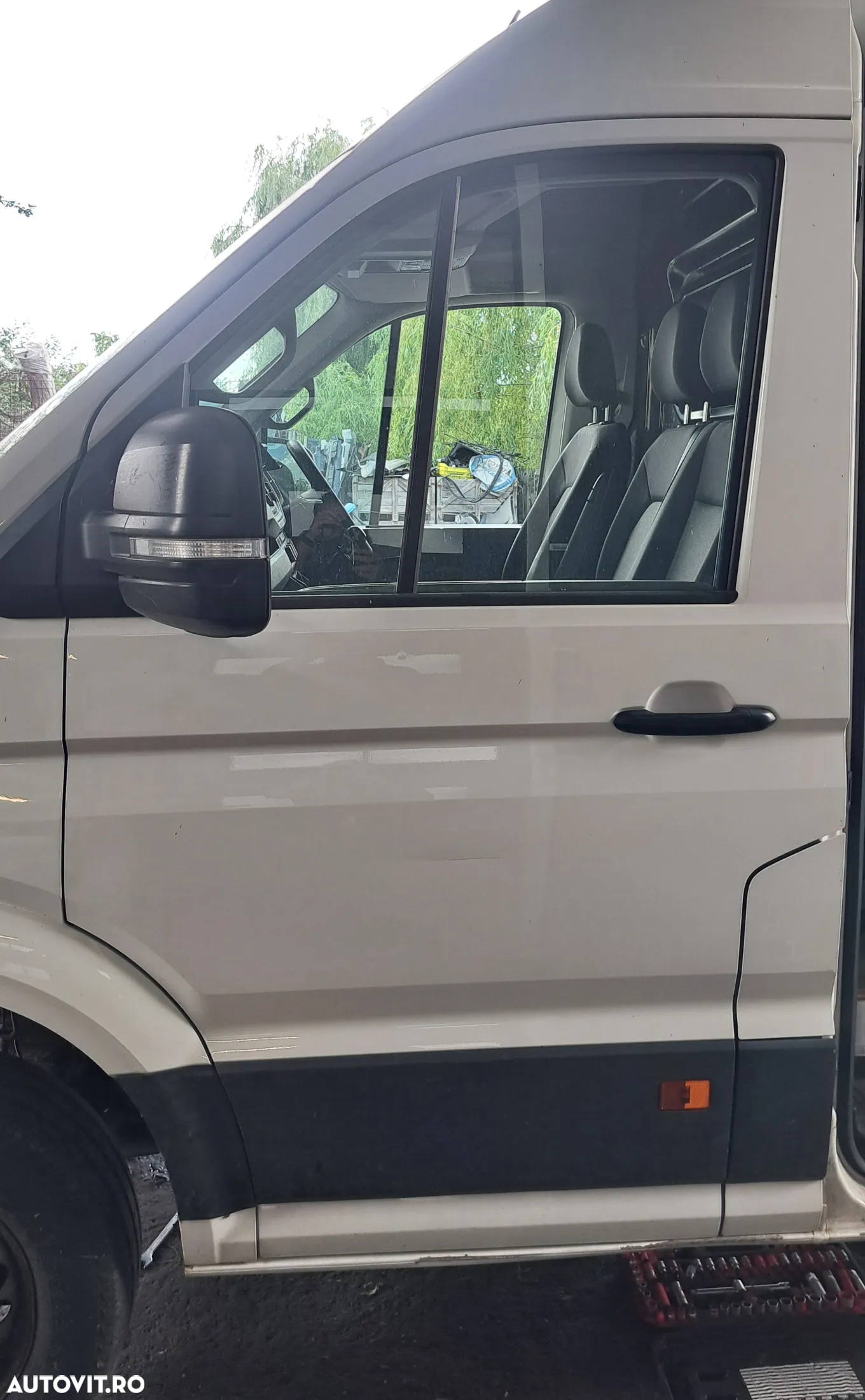VW Crafter 2017-2024 Usa fata stanga dreapta alba bandou usa lampa agabaritica maner exterior interior oglinda stg dr geam mic mare fata de usa aripa stanga dreapta - 2