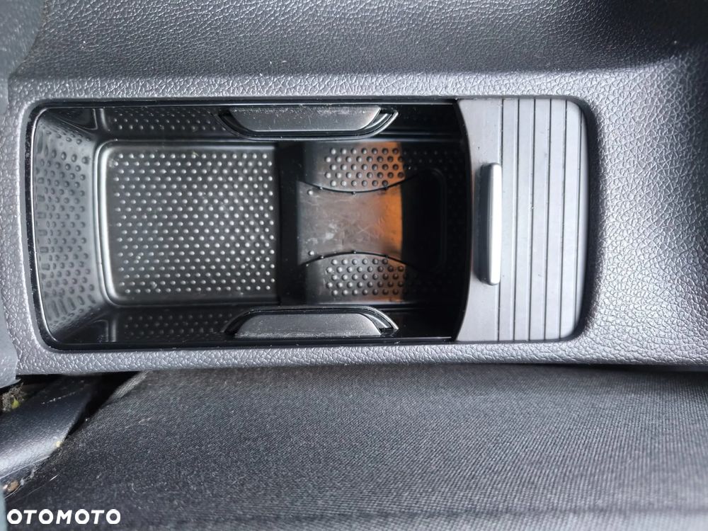 Volkswagen Golf - 37