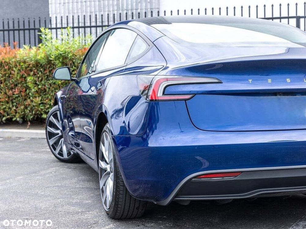 Tesla Model 3 - 9