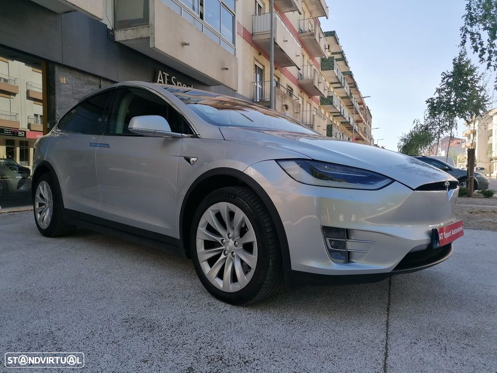Tesla Model X - 1