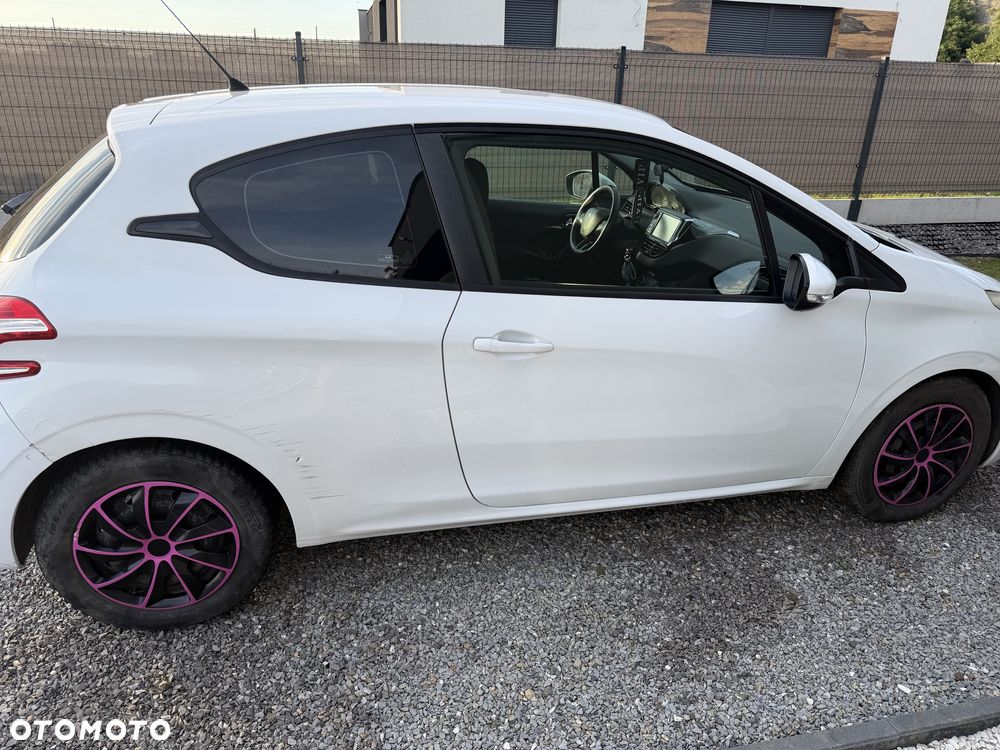 Peugeot 208 - 6