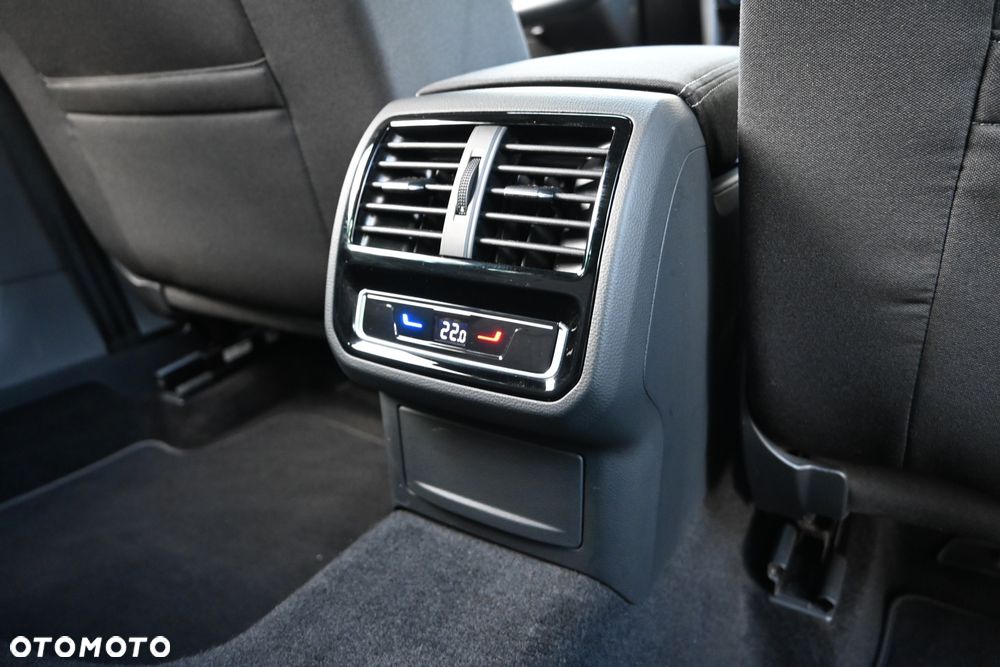Volkswagen Passat 2.0 TDI SCR DSG Business - 31