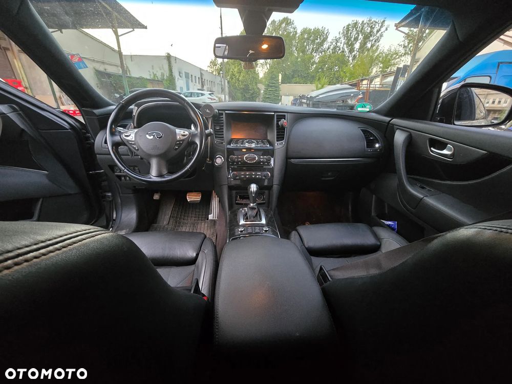 Infiniti QX70 - 13