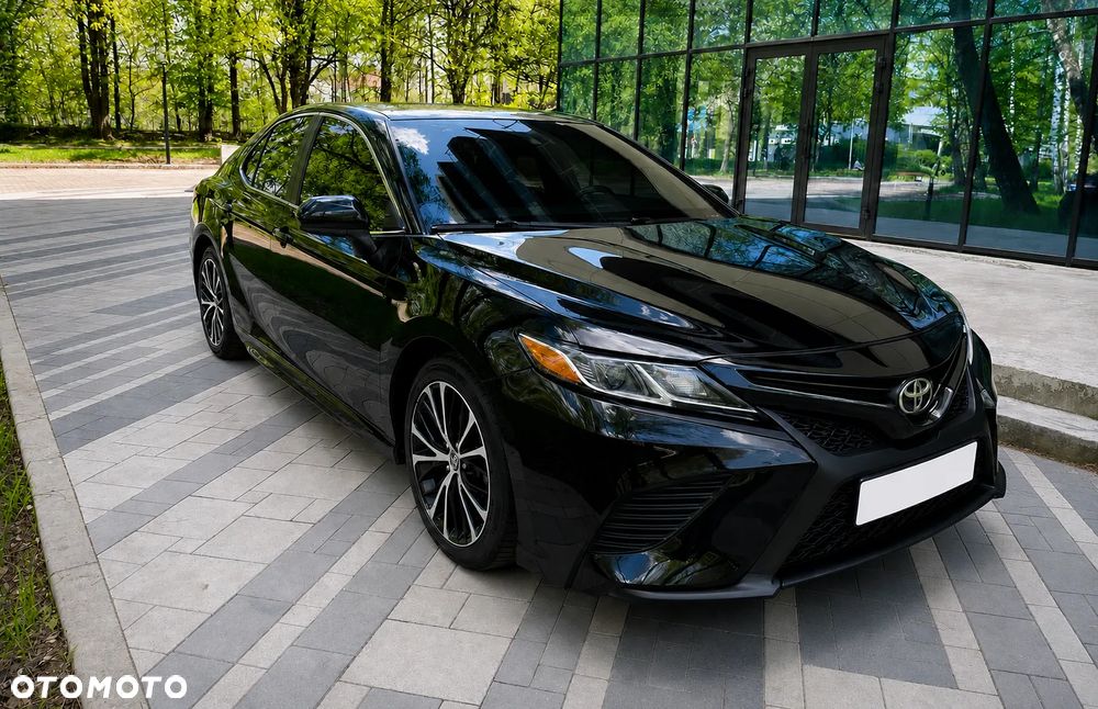 Toyota Camry - 1