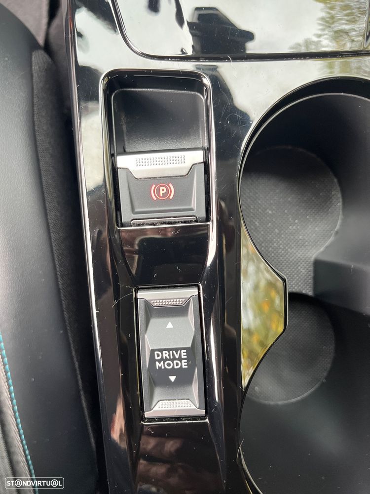 Peugeot 2008 1.2 PureTech Allure EAT8 - 19