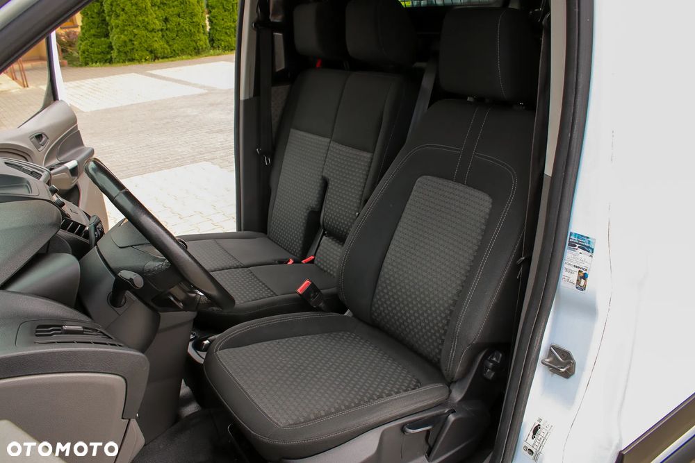 Ford Connect MAX - 28