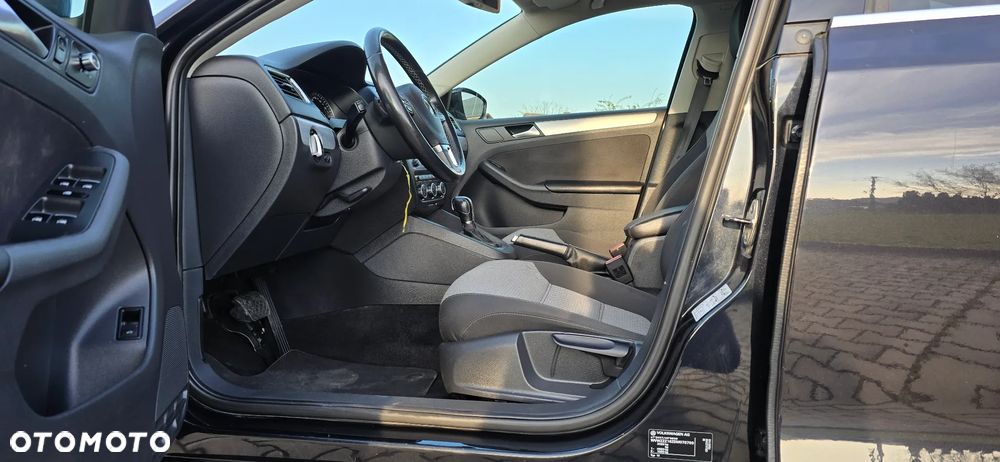 Volkswagen Jetta - 5