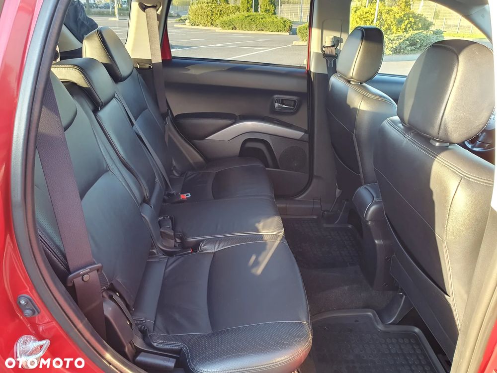 Mitsubishi Outlander 2.4 4WD CVT Instyle - 18