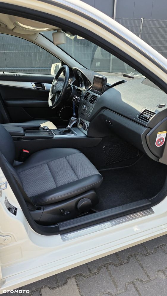 Mercedes-Benz Klasa C 220 CDI DPF Automatik BlueEFFICIENCY Avantgarde - 16