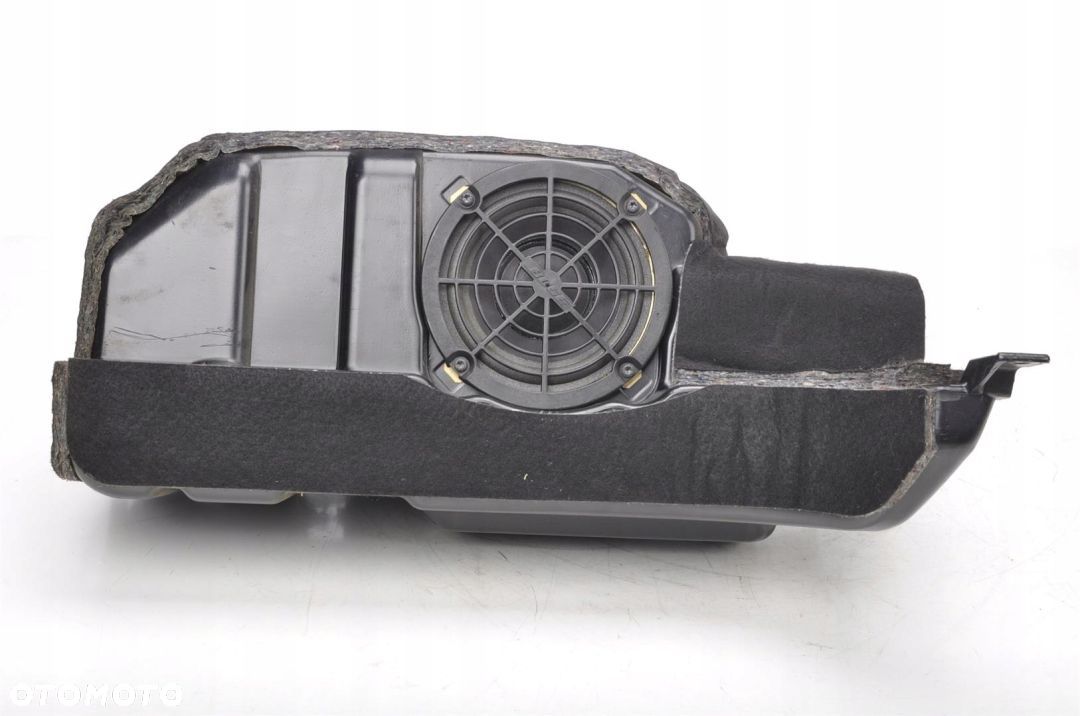 AUDI A6 C5 SUBWOOFER ZE WZMACNIACZEM - 1