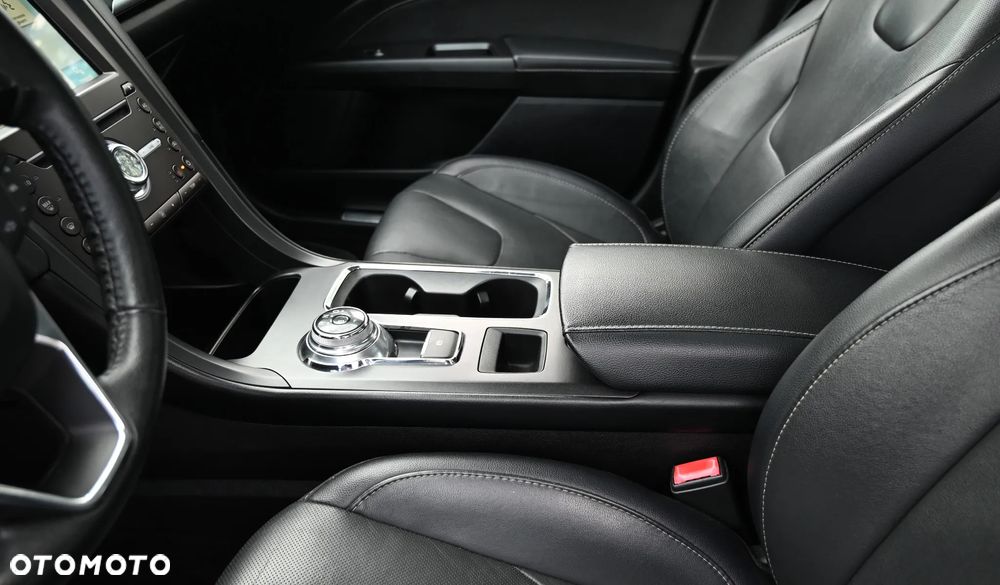 Ford Fusion 2.0 EcoBoost Titanium - 33