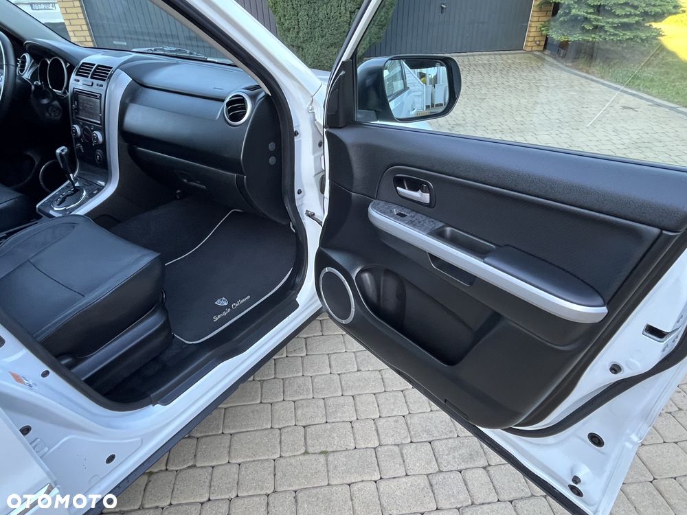 Suzuki Grand Vitara 2.4 De Luxe - 12
