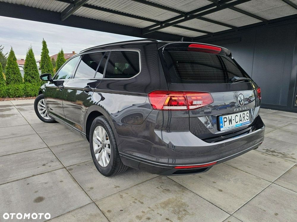 Volkswagen Passat - 4