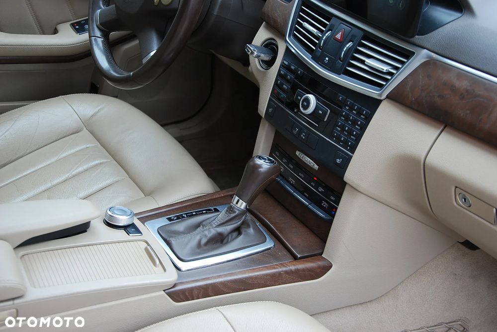 Mercedes-Benz Klasa E ver-200-cgi-blueefficiency-elegance - 17