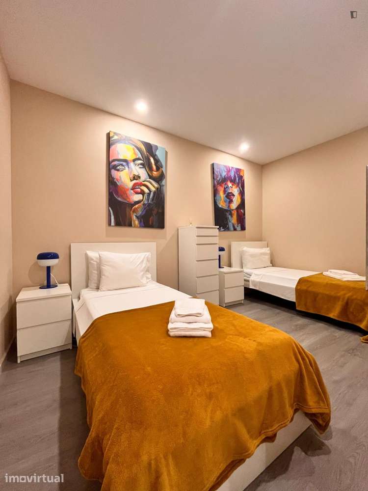 Apartamento com 2 quartos - localizado em Santo Ildefonso Porto - Grande imagem: 2/24