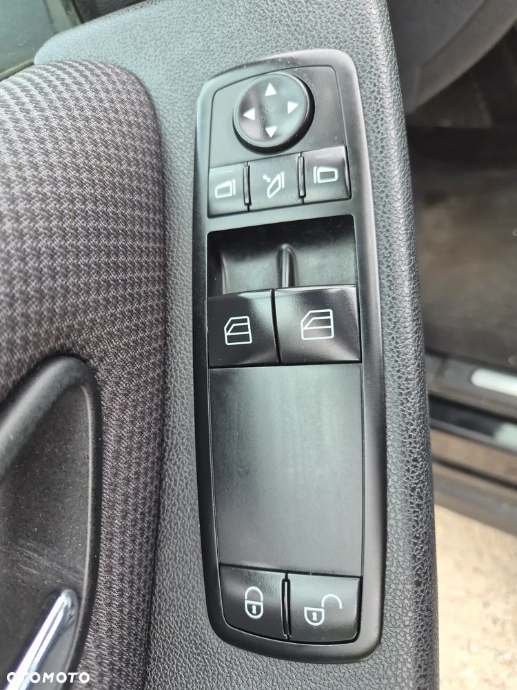 Mercedes-Benz Klasa A 160 BlueEFFICIENCY Elegance Special Edition - 16