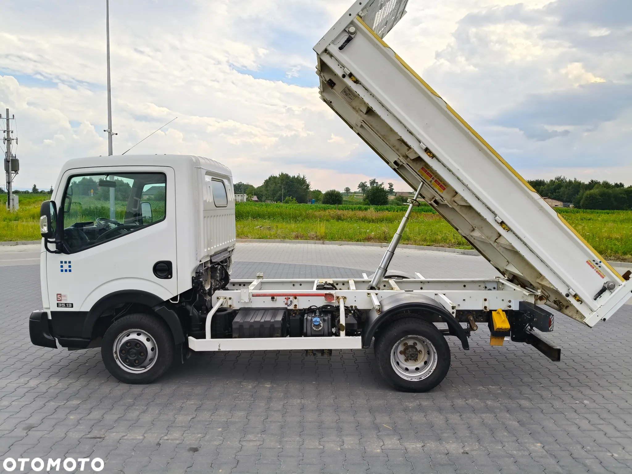 Nissan NT 400  CABSTAR - 5