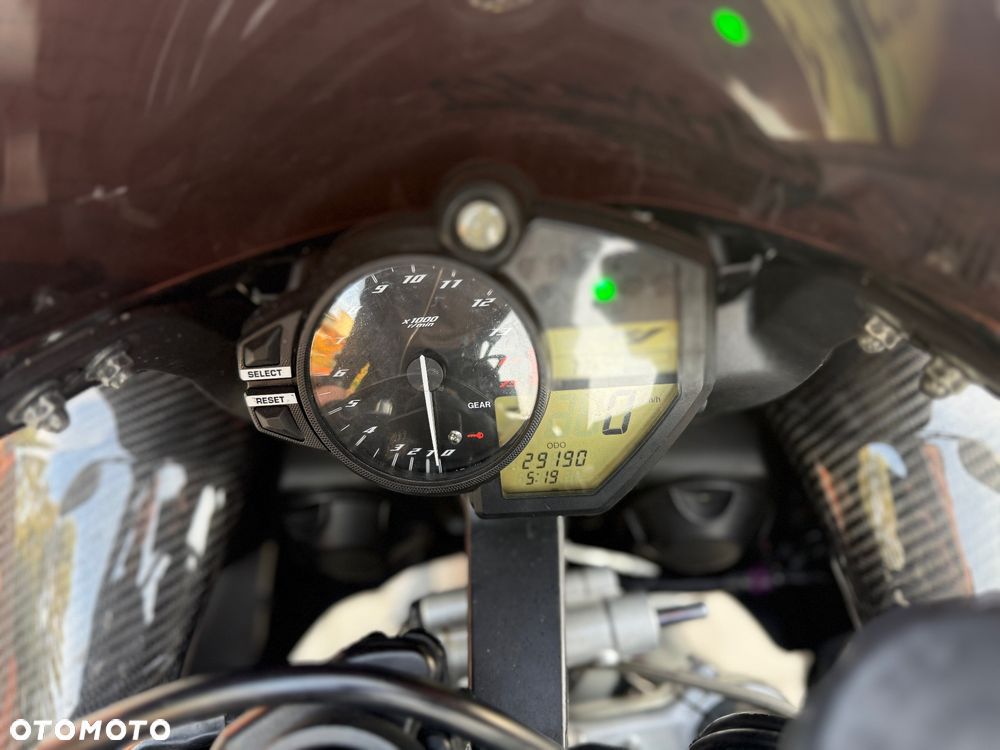 Yamaha R1 - 33