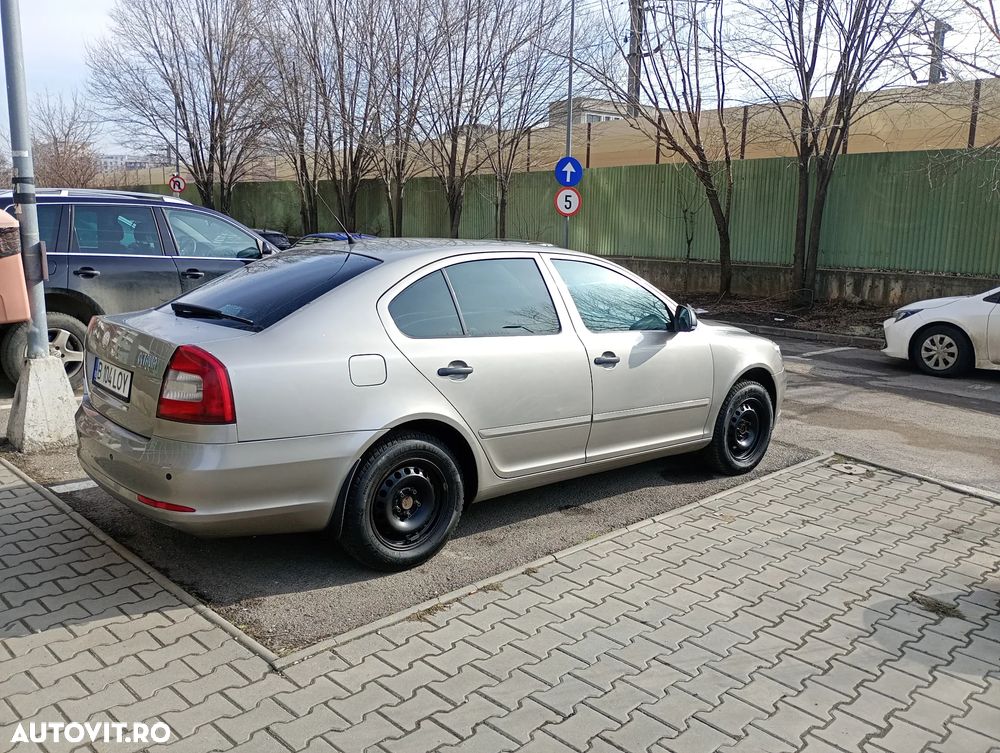 Skoda Octavia 1.6 MPI Ambiente - 17
