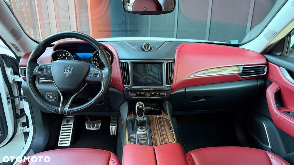 Maserati Levante S Granlusso - 9