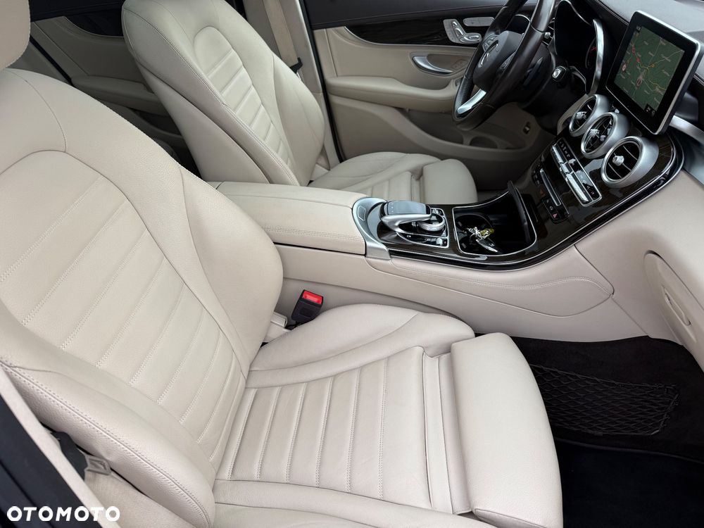Mercedes-Benz GLC 250 4Matic 9G-TRONIC Exclusive - 11