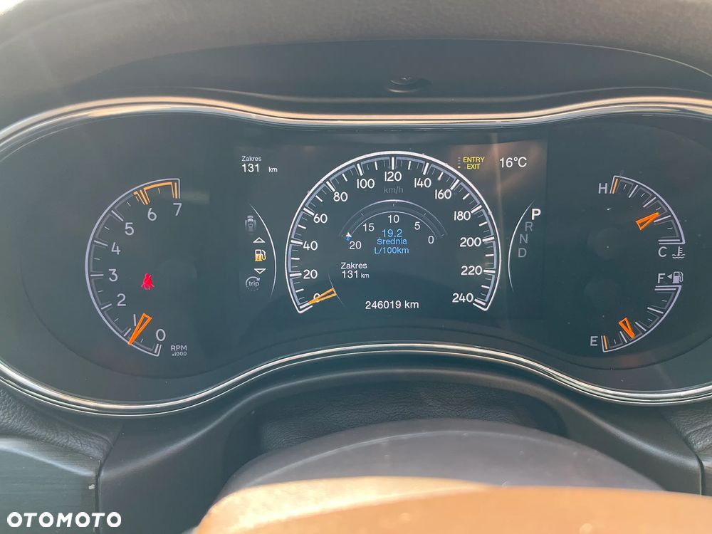 Jeep Grand Cherokee 5.7 V8 HEMI Overland Summit - 35