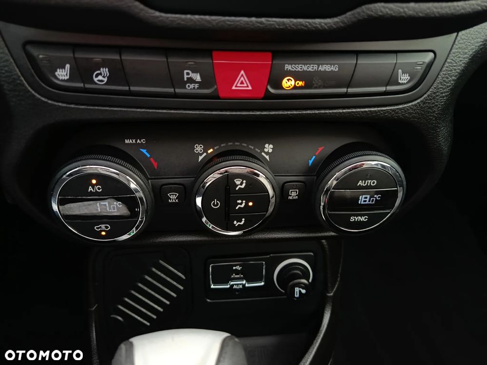Jeep Renegade 1.4 MultiAir DSG Longitude - 35