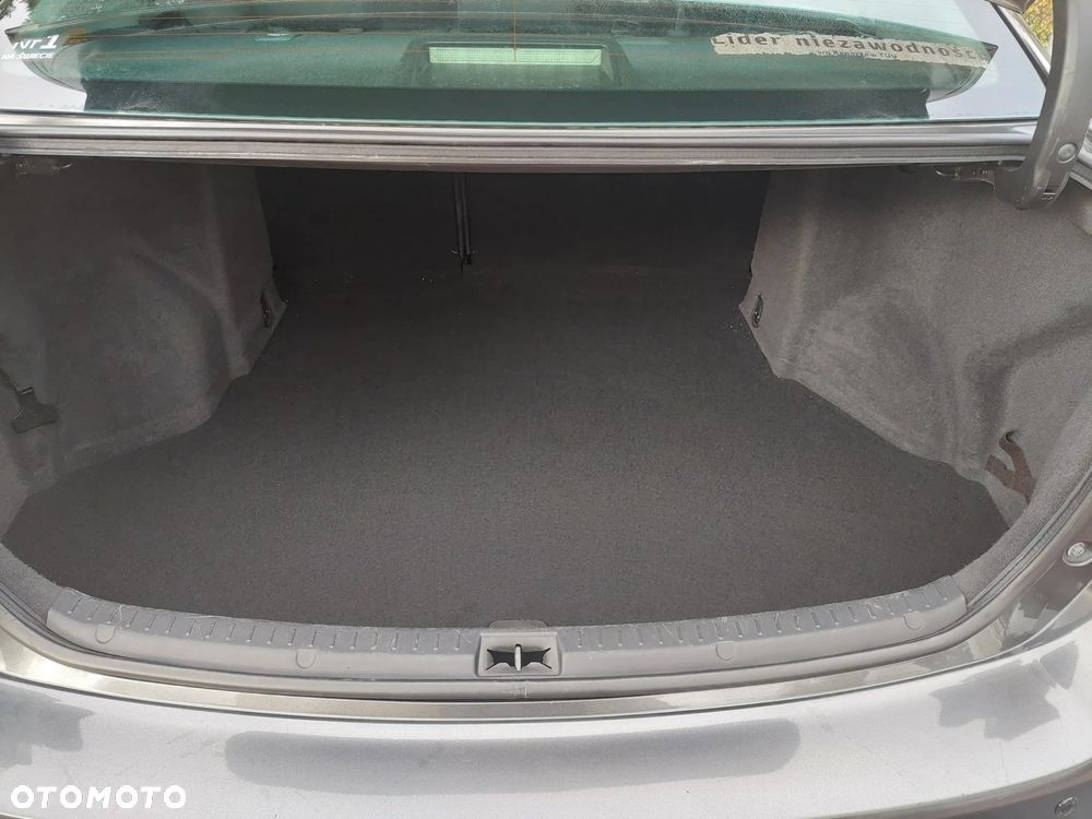 Toyota Avensis 2018 photo 5