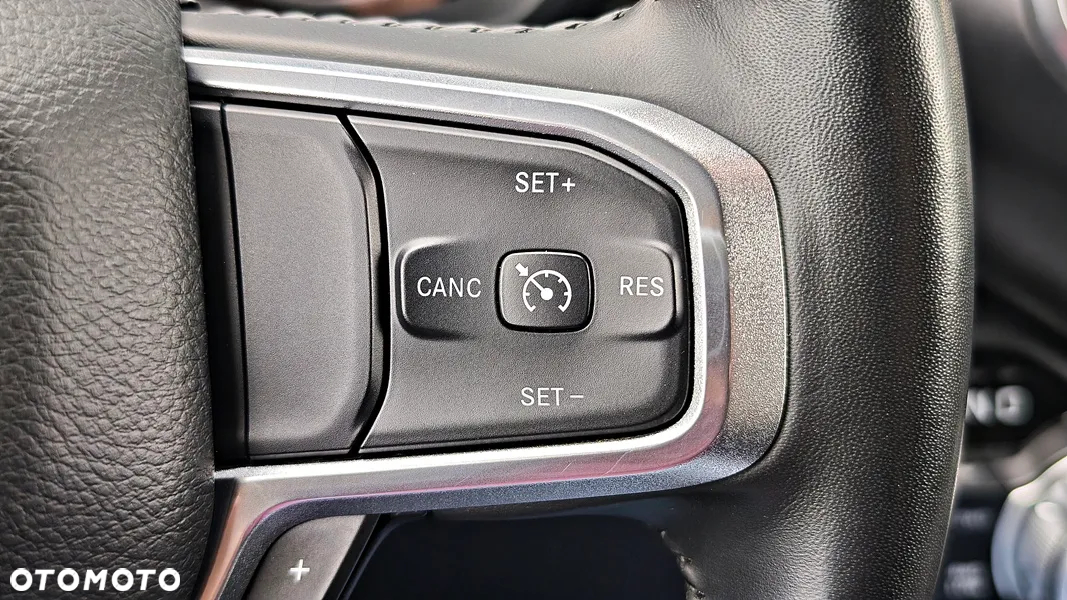 Dodge RAM 1500 5.7 4x4 - 16