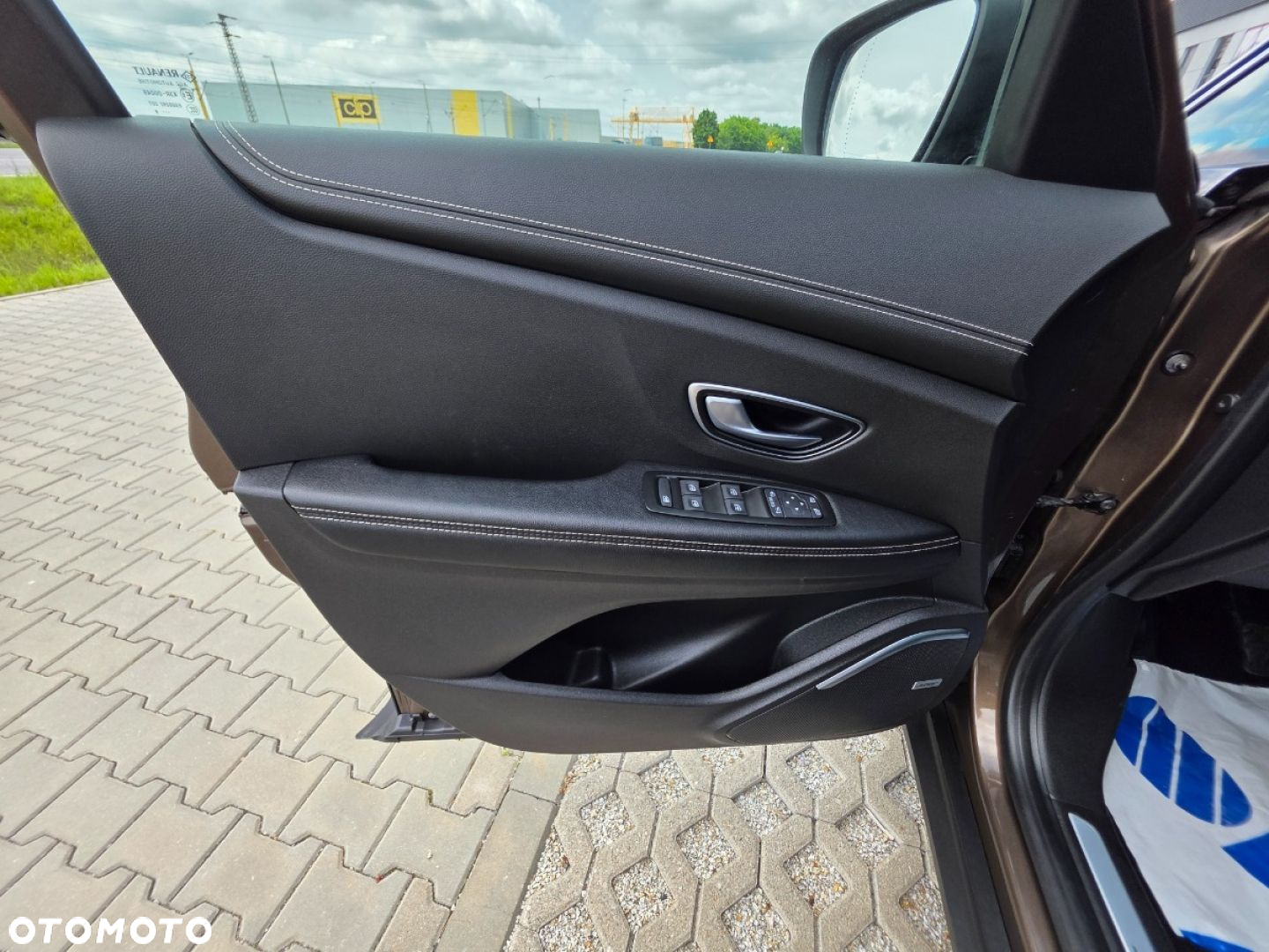 Renault Grand Scenic - 10