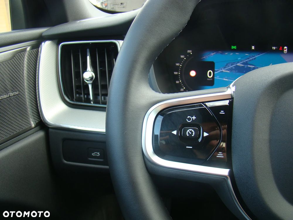 Volvo XC 60 B5 B AWD Geartronic RDesign - 27
