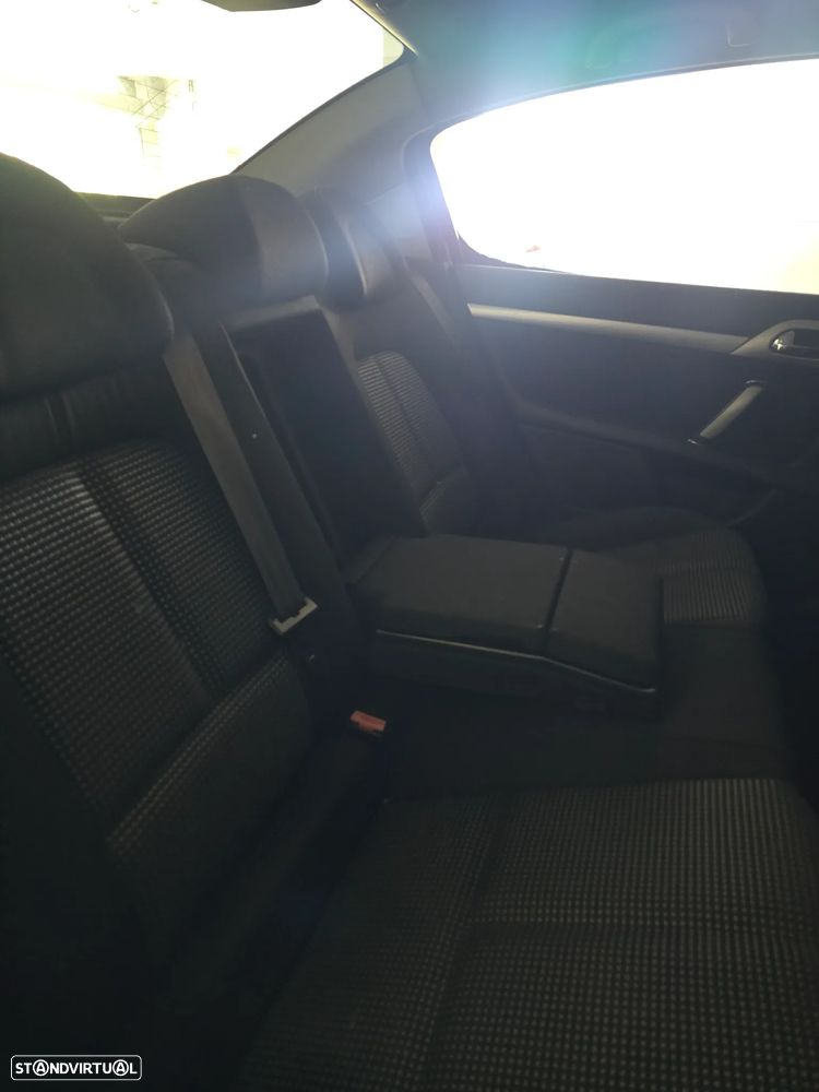Peugeot 407 1.6 HDi Executive - 15