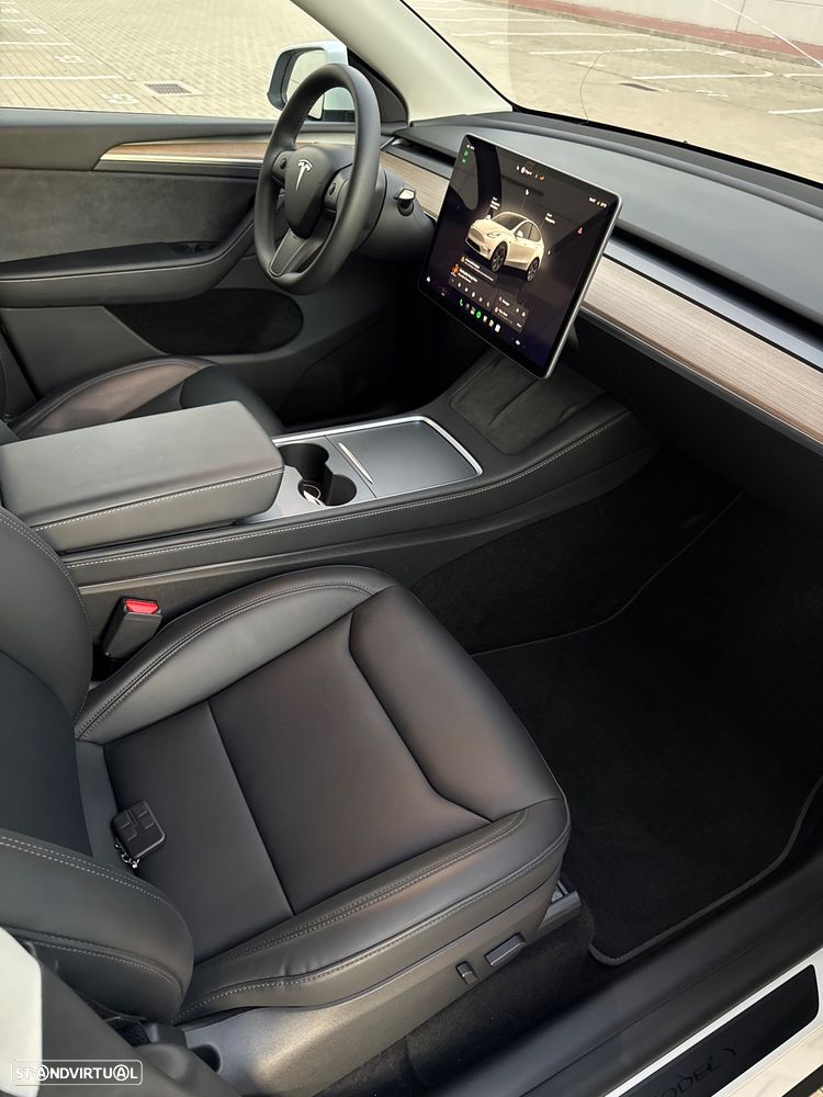 Tesla Model Y Long-Range RWD - 9