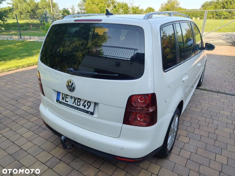 Volkswagen Touran 2.0 TDI DPF Highline DSG - 9