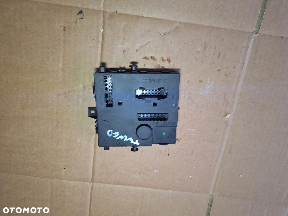 renault twingo  II LIFT moduł BCMX44L3   8200874483-A   (11/7) - 1