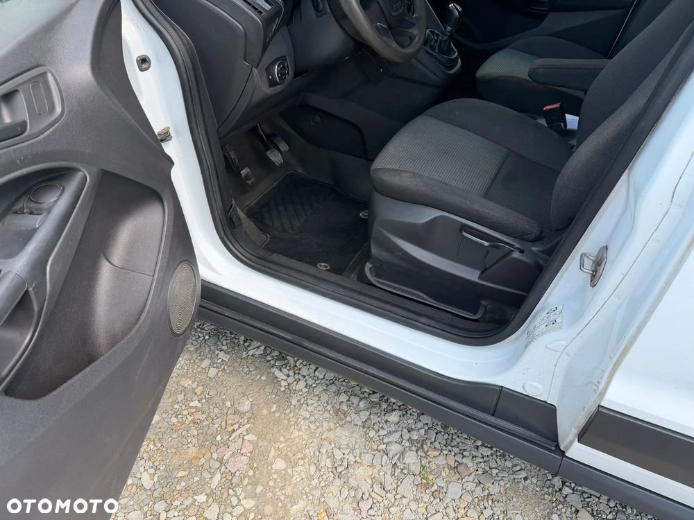 Ford Transit Connect - 15
