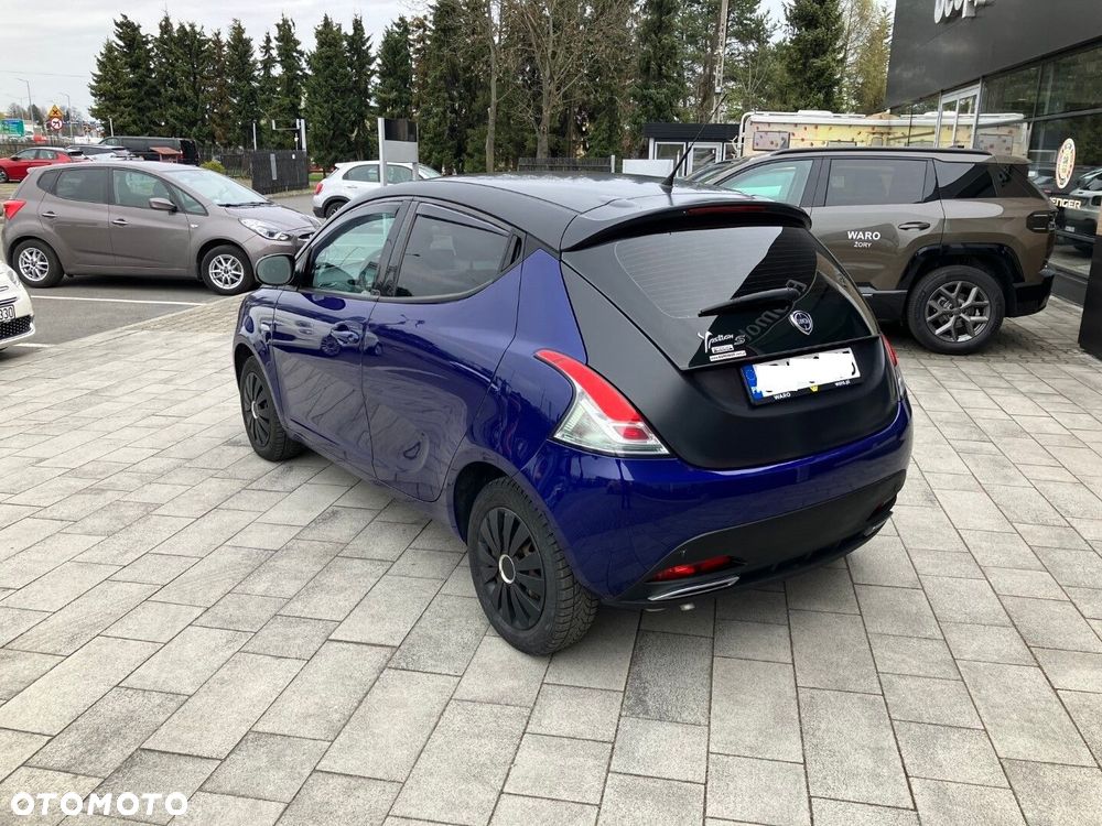 Lancia Ypsilon 1.2 8V Momo S&S - 4