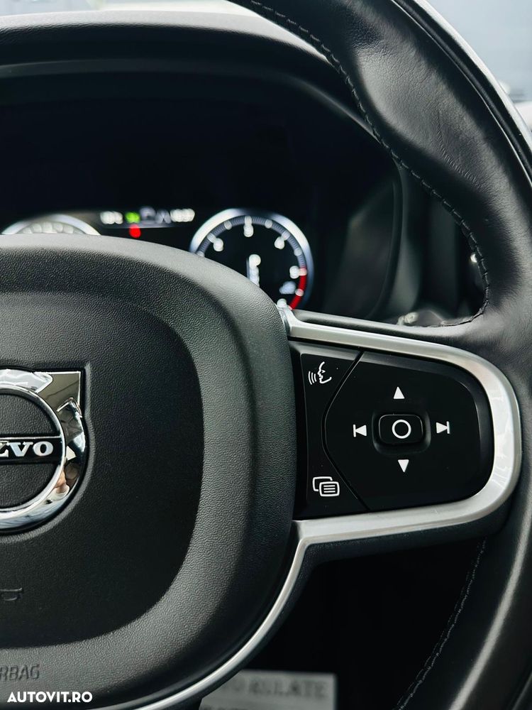 Volvo XC 60 D4 Geartronic Momentum Pro - 32