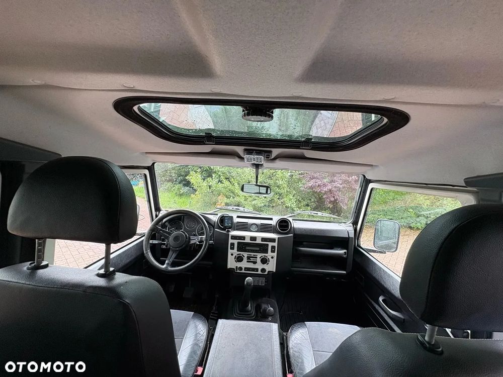 Land Rover Defender 110 SE - 40